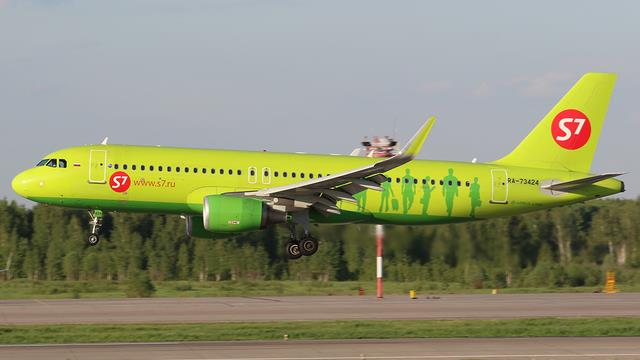 RA-73424:Airbus A320-200:S7 Airlines